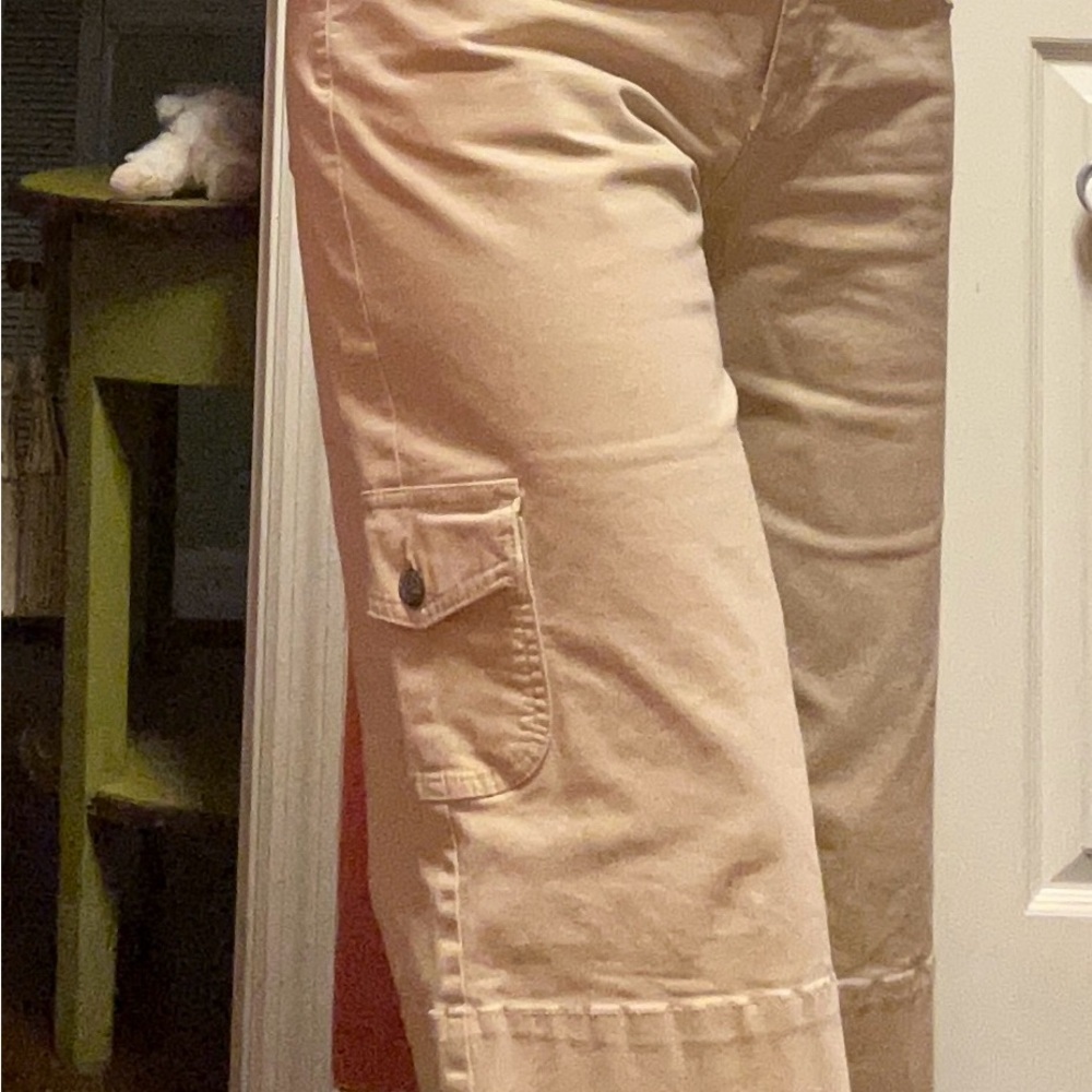Kahki cropped cago pants